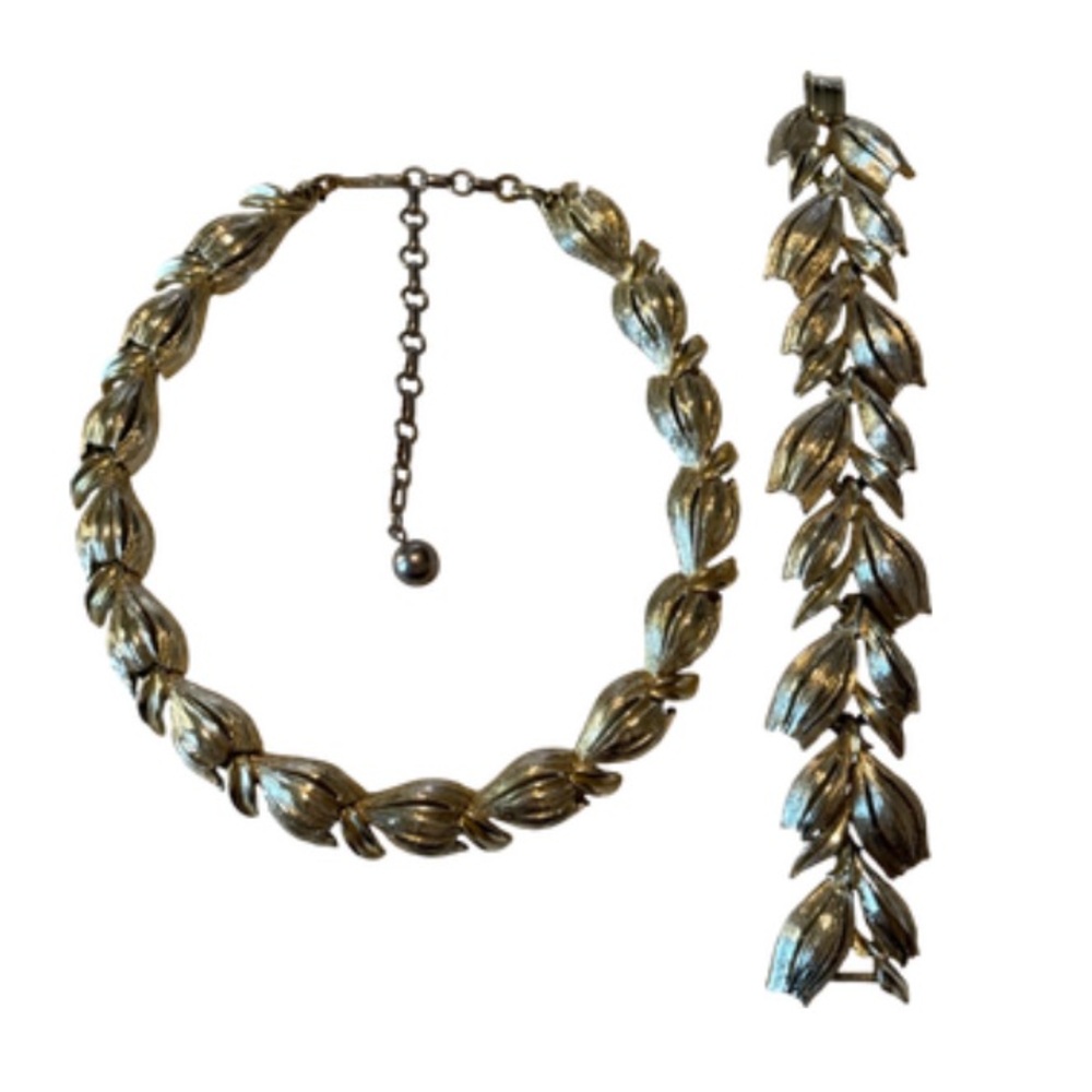 Chicago MidCentury Vintage Elegant Gold Leaf Necklace and Bracelet Set